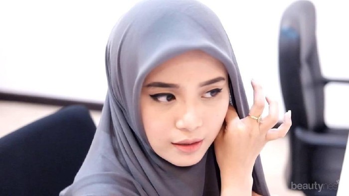 Tutorial Hijab Square Super Mudah dan Stylish Ala Restu Anggraini