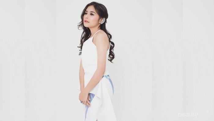 Inspirasi Gaya untuk Wanita Bertubuh Pendek Agar Tampil Stylish Saat Ke Pesta