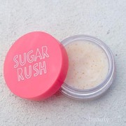 Yuk Atasi Tampilan Lipstick Patchy Menggunakan Lip Scrub dari Brand Lokal Ini!