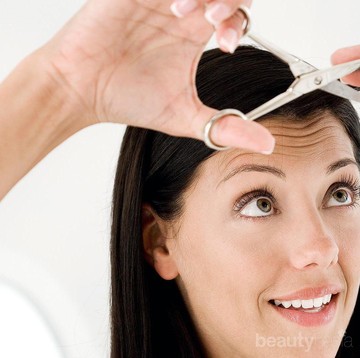 img-title 5 Tips Potong Poni Sendiri Biar Kamu Nggak Menyesal