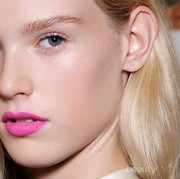 4 Trik Mendapatkan Penampilan Makeup Sempurna Dengan Highlighter