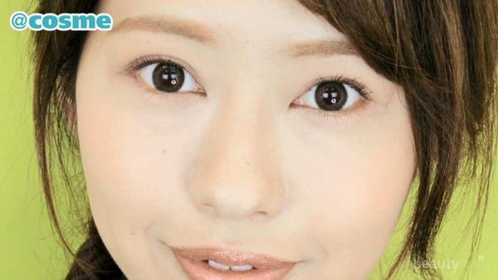 Dapatkan tampilan yang rapi Teknik pemakaian lipstik yang melengkapi make up natural