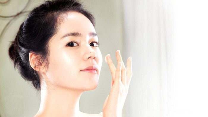 Nggak Mau Ribet Melakukan Rutinitas Skin Care Berlapis? Cukup Lakukan 4 Langkah Ini!