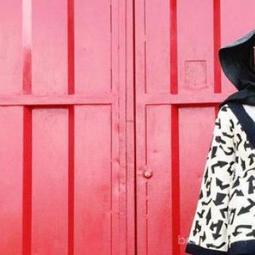 5 Inspirasi Gaya Hijab Cantik Nan Kasual dengan Outer Kimono