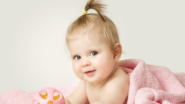nama bayi perempuan Happy baby girl. Happy little princess.