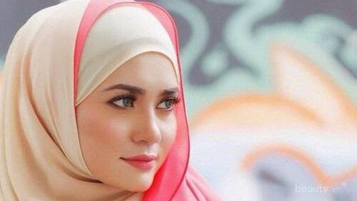 Inilah Tips Hijab Agar Terlihat Lebih Tirus Untuk Kamu Pemilik Wajah Bulat! Inilah Tips Hijab Agar Terlihat Lebih Tirus Untuk Kamu Pemilik Wajah Bulat!