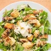Ingin Diet dengan Menu Lezat? Yuk, Coba Resep Caesar Salad yang Lezat dan Sehat!
