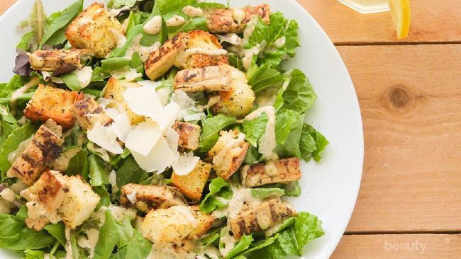 Ingin Diet dengan Menu Lezat? Yuk, Coba Resep Caesar Salad 
