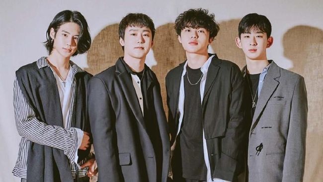 Agensi Korea Play M akan merilis band baru, Bandage, dengan aliran rock dan beranggotakan Lim Hyeong-bin, Lee Chan-sol, Kang Kyoung-yoon, dan Shin Hyun-bin.