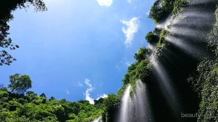 Wajib Kunjungi 5 Air Terjun Terindah di Indonesia Ini!