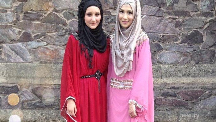 Untuk Idul Adha, Kira-kira Lebih Bagus Pakai Kaftan Katun atau Brokat?