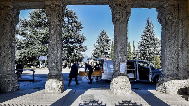 IMF Sebut Dampak Corona Terburuk Setelah 'Great Depression' Dana Moneter Internasional (IMF) menyebut dunia membutuhkan respons berskala yang masif untuk pemulihan dari dampak wabah virus corona.
