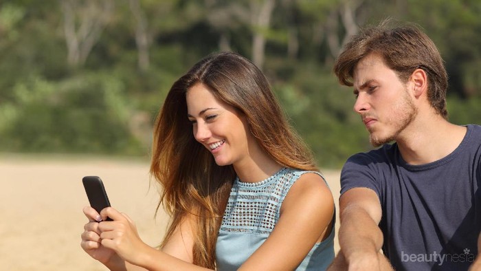 Meski Menyebalkan, Tapi Memiliki Pacar Cemburuan Ada Keuntungannya Juga Lho!