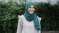 Hanya 2 Menit, Ini Tutorial Hijab Simple Dengan Jarum Pentul Ala ...