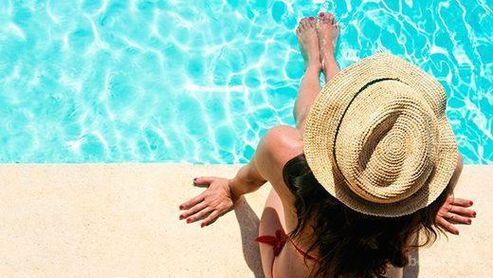 6 Cara Paling Ampuh untuk Atasi Kulit Gosong Dan Belang Setelah Berenang