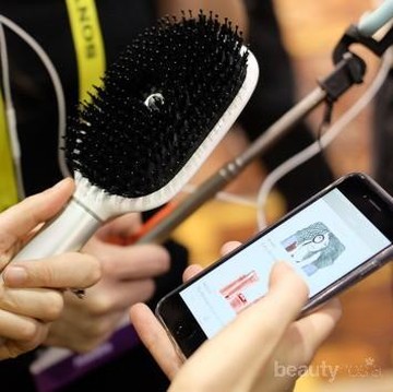 Sisir Ini Bisa Tersambung ke Aplikasi Handphone dan Menganalisa Kesehatan Rambutmu Lho!
