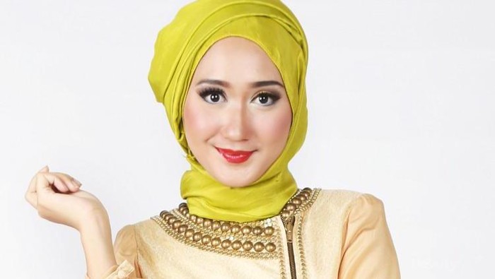 Yuk, Tampil Cantik di Hari Fitri dengan Style Baju Lebaran ala Dian Pelangi!