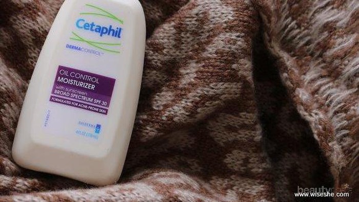 Tips Memilih Moisturizer Untuk Kulit Sensitif dan Rekomendasi Produk Terbaiknya Tips Memilih Moisturizer Untuk Kulit Sensitif dan Rekomendasi Produk Terbaiknya