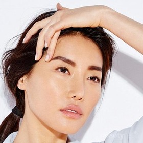 4 Gerakan Yoga Wajah Mudah untuk Kunci Wajah Awet Muda dan Menghilangkan Double Chin