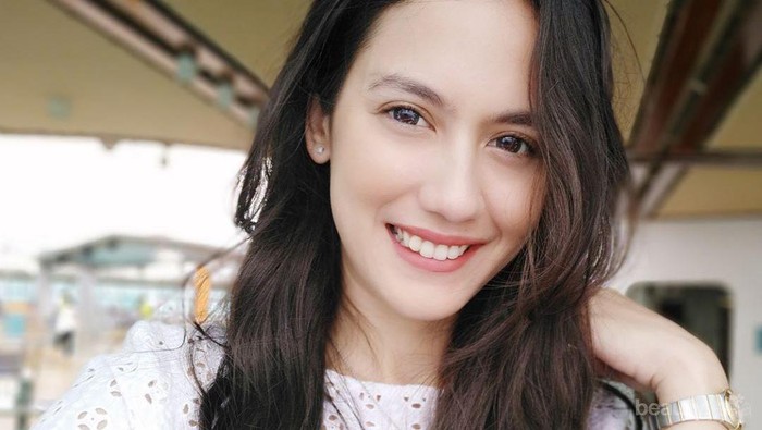 Coba Perawatan Simple Ini di Rumah untuk Dapatkan Pori-Pori Kecil dan Kulit Mulus Cerah Merona!