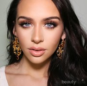 Ingin Lebih Tahu Tentang Makeup? Follow 5 Beauty Vlogger Luar Negeri Paling Terkenal Ini!