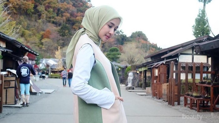 Tampil Anggun dengan Model Hijab Simple ala Laudya Cynthia Bella yang Bisa Kamu Tiru!