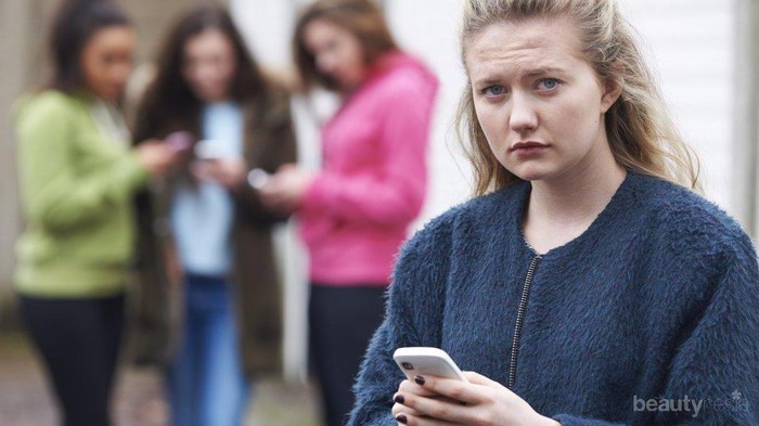 Hindari Menggunakan Gadget Terlalu Sering Kalau Mau Kulitmu Tetap Cantik