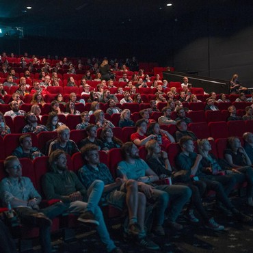 Kasus Covid-19 Menurun, Jepang Mulai Buka Bioskop