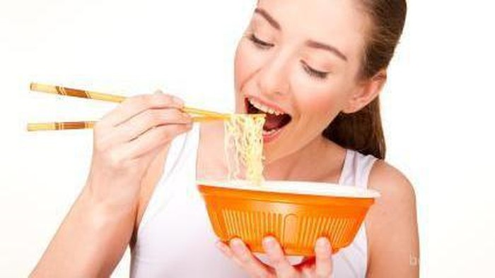 Psst, Ini Dia Tips Sehat Makan Mie Instan yang Wajib Kamu Ketahui
