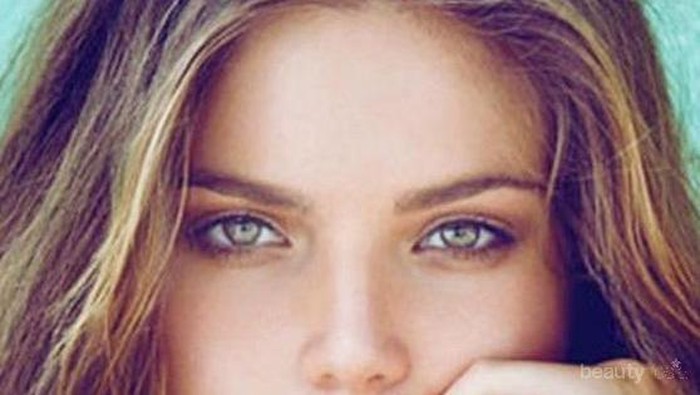 Tanpa Eye Cream Mahal, Satu Bahan Alami Ini Bisa Menghilangkan Keriput di Mata!