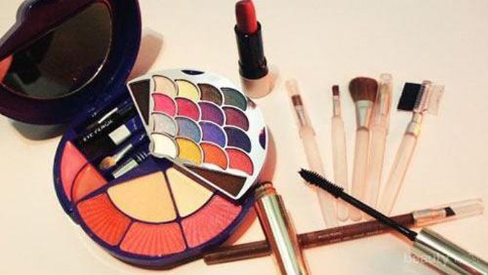 Penting! Ini Dia 5 Tips yang Perlu Diperhatikan Saat Belanja Kosmetik di Online Shop