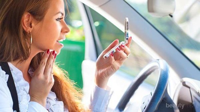 Cara Membersihkan Wajah Paling Praktis Saat Mudik untuk Kulit Lembap & Bebas Jerawat