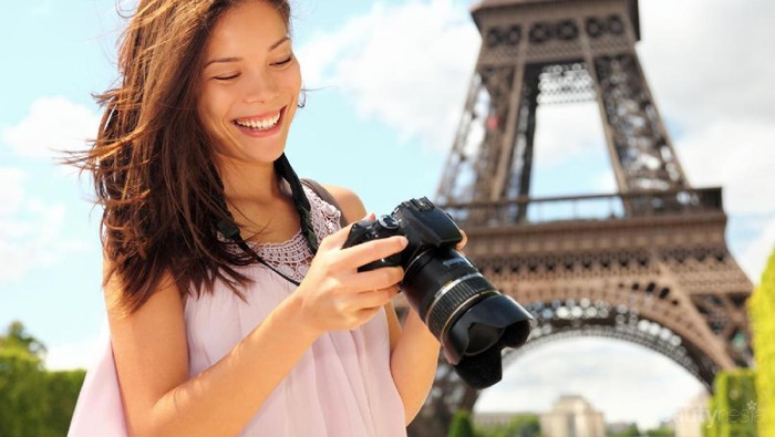 6 Cara Agar Kamu Tetap Cantik dan Eksis di Depan Kamera Saat Travelling
