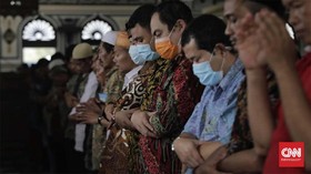 Jika Corona Berlarut, MUI Minta Warga Salat Tarawih di Rumah
