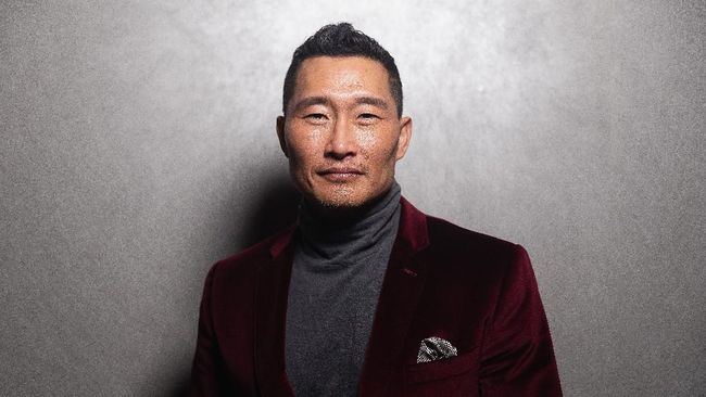 Aktor Daniel Dae Kim yang terkenal lewat serial Lost mengumumkan dirinya positif virus corona Covid-19 dan yakin terinfeksi kala berada di New York City.