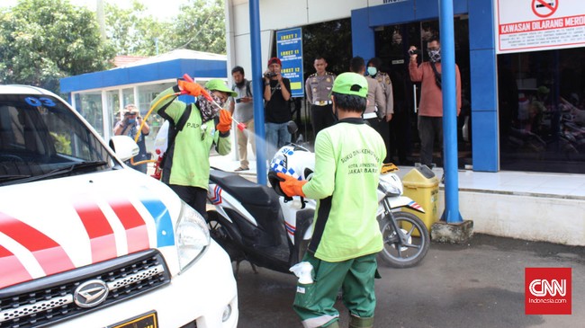 Polda Metro Jaya menutup sementara layanan pembuatan dan perpanjangan SIM di Satpas Daan Mogot dan layanan SIM keliling.