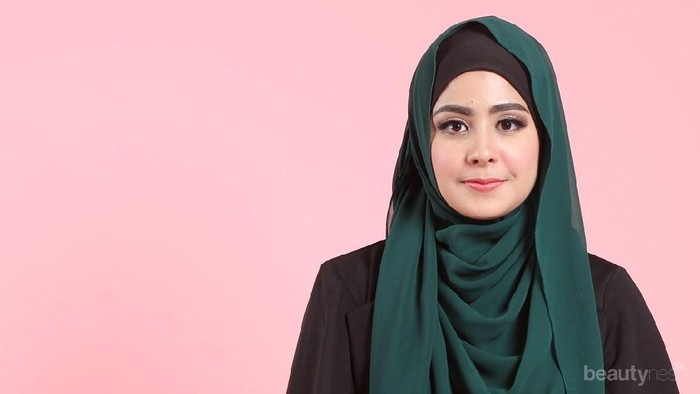 Yuk, Ikuti 3 Gaya Hijab Syar'i ala Risty Tagor Ini!