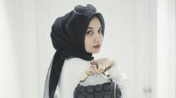Tanpa Ribet dengan Gaya Hijab Ala Zaskia Sungkar Ini!
