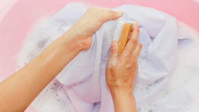 Yuk, Ikuti 5 Tips Menghilangkan Noda Kuning pada Mukena dengan Cepat!