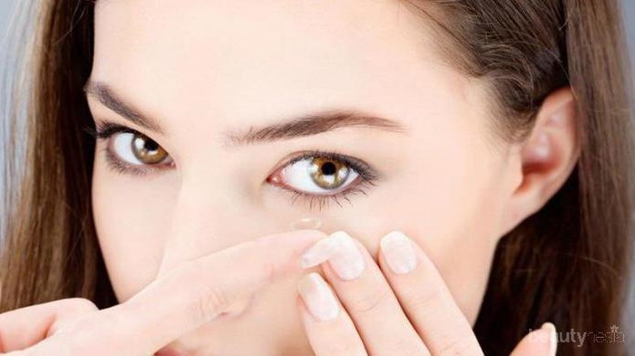 Bahaya! Ini Dia 5 Kesalahan Mencuci Softlens yang Selama Ini Kamu Lakukan!
