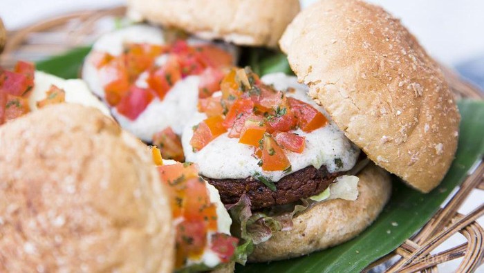 Wajib Coba! Ini 4 Tempat Makan Vegetarian di Jakarta yang Enggak Kalah Enak!