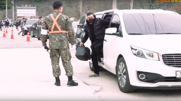 img-title Jalani Wajib Militer, Seungri Diantar oleh Sang Kekasih?