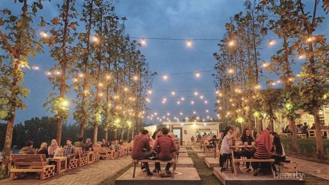 Nikmati Suasana Asri dan Pemandangan Alam di 5 Cafe Outdoor di Kota