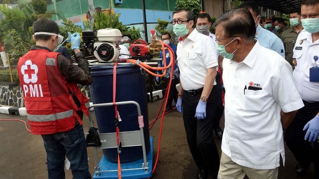 Menkumham Yasonna Laoly juga akan menambah 40 unit laptop untuk interaksi penghuni lapas dengan keluarga untuk mitigasi virus corona.