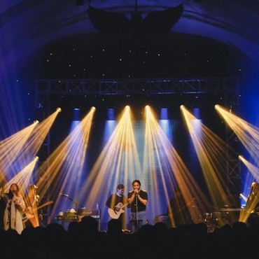 Tulus & Sal Priadi Sukses Ramaikan Serial 1 Harmoni Vvarna Svara