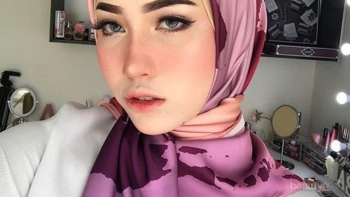 5 Makeup Artist Hijabers Fenomenal yang Bisa Jadi Panutan Gaya Makeup-mu