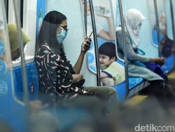 Terapkan Social Distancing, Penumpang MRT Jakarta Turun 80%