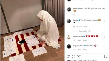 img-title Suami Posting Foto Lulu Tobing Belajar Salat