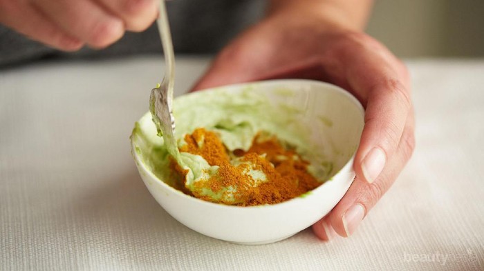 6 Jenis Masker Alami Aman untuk Kulit Sensitif yang Harus Kamu Coba!