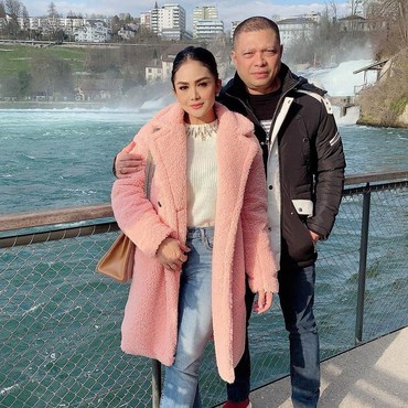 Krisdayanti Dikritik Usai Liburan ke Swiss, Raul Lemos Beri Pembelaan